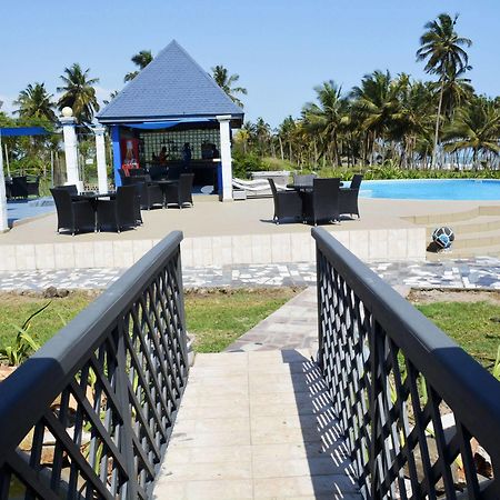 Blue Diamond Beach Resort Apam Bagian luar foto