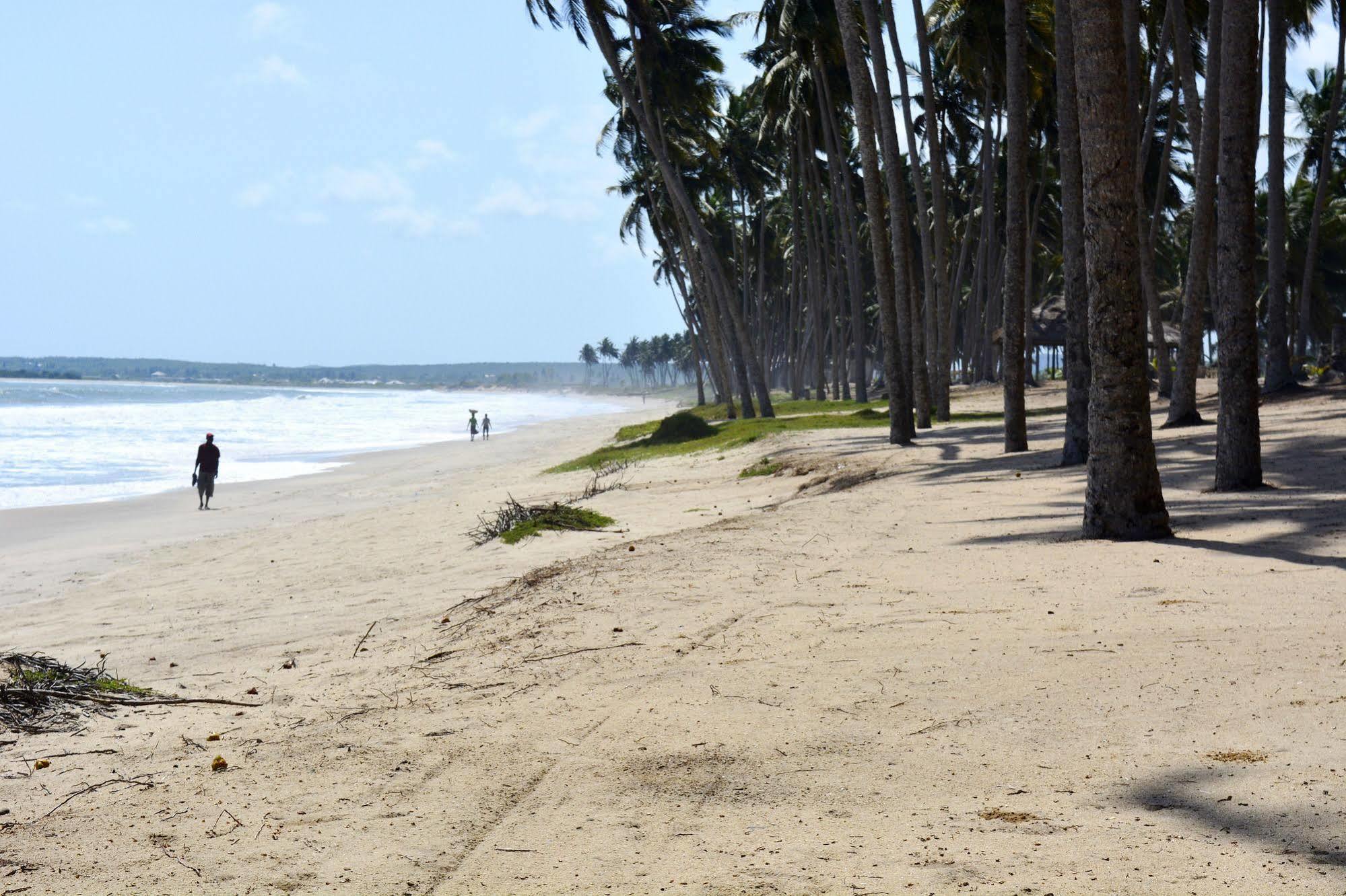 Blue Diamond Beach Resort Apam Bagian luar foto