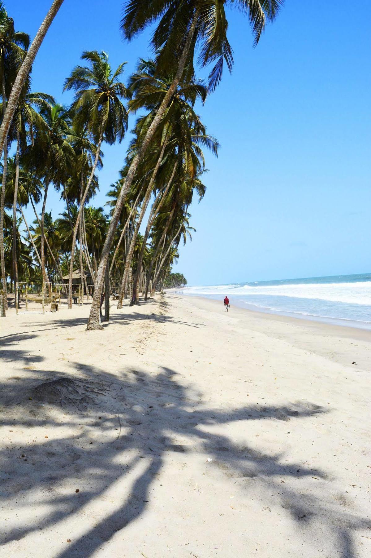 Blue Diamond Beach Resort Apam Bagian luar foto