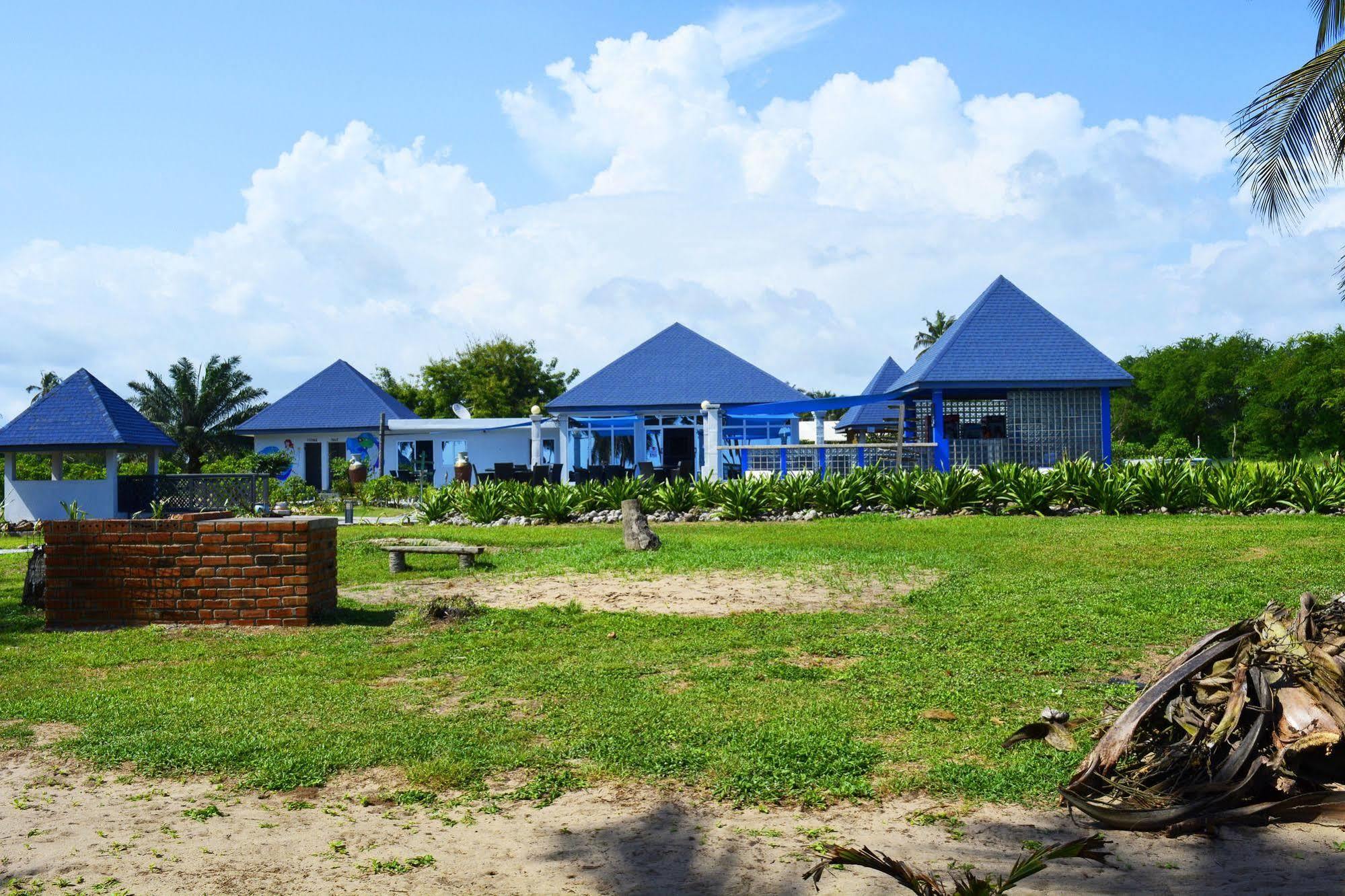 Blue Diamond Beach Resort Apam Bagian luar foto